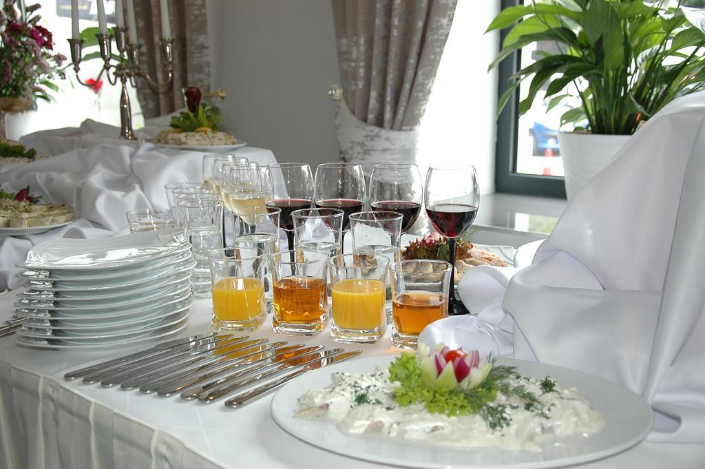 Hotel Opera Tarnowskie Góry Kültér fotó