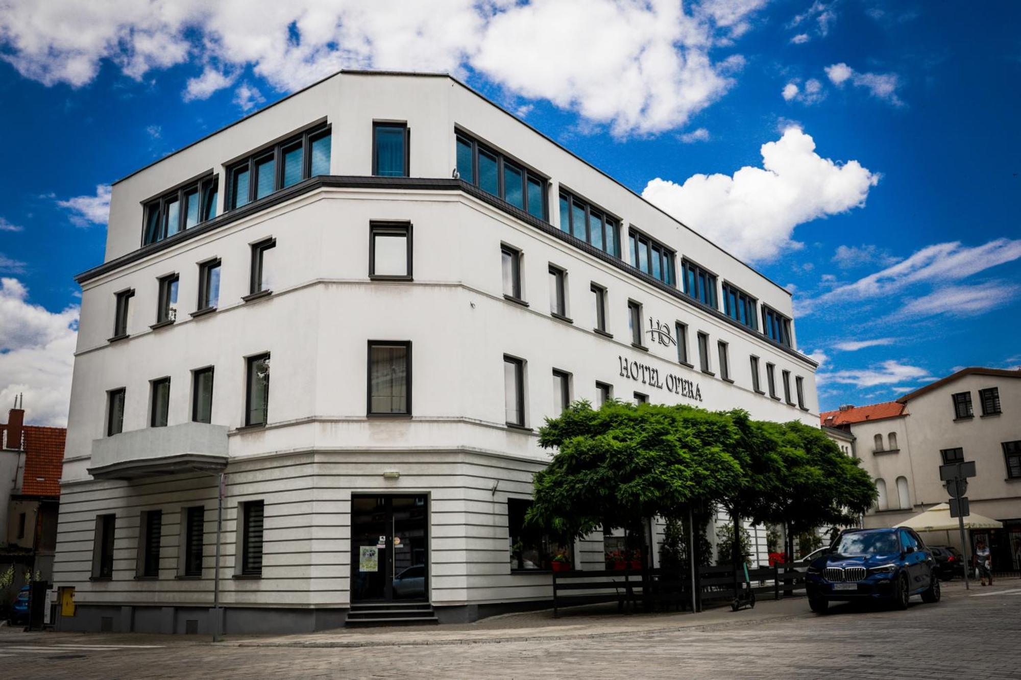 Hotel Opera Tarnowskie Góry Kültér fotó