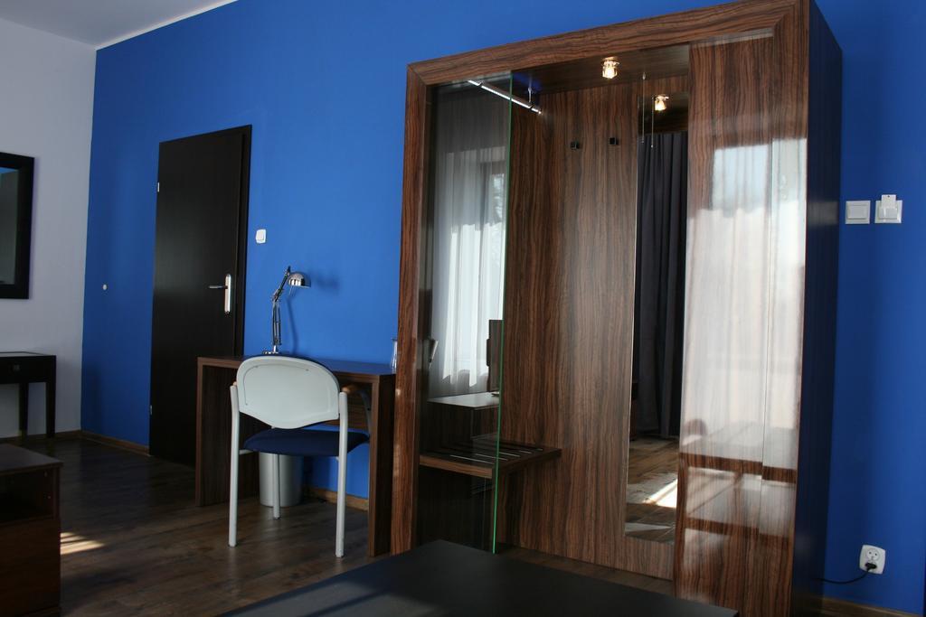 Hotel Opera Tarnowskie Góry Szoba fotó